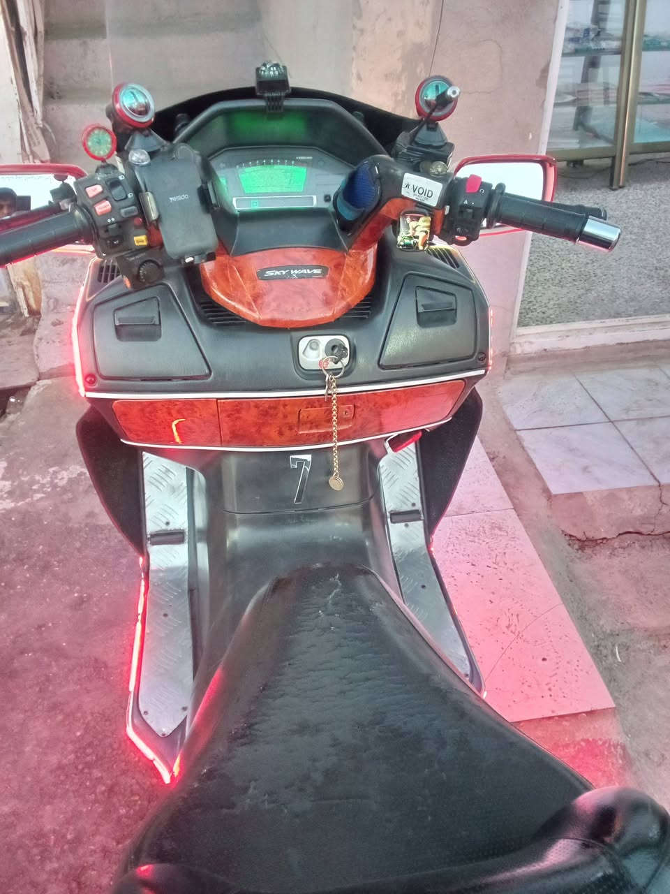 السلام عليكم للبيع سكاي 650 ومكاني بغداد الدوره السعر خاص هذا رقمي ***********
