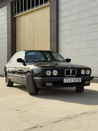 BMW735  فول مواصفات موديل 1992  فتحه طكتين  مثبت سرعة  3 وضعيات قيادة ...