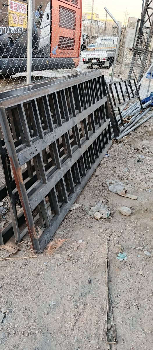 محجر للبيع العدد 4قطع 
الطول 3متر والارتفاع متر وربع للاتصال *********** مكان بغداد
