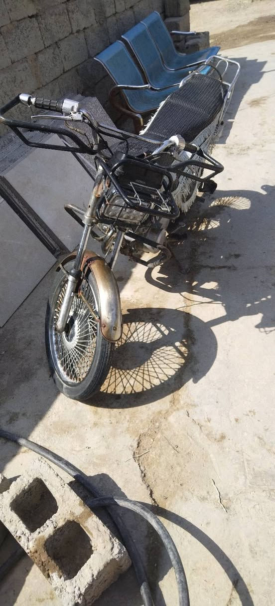 دراجه للبيع ٢٠١٨ أوراق كامله الماطور مكفول محرك وكهربائيات الماطور جديد دينار ماتصرف عليه***********

