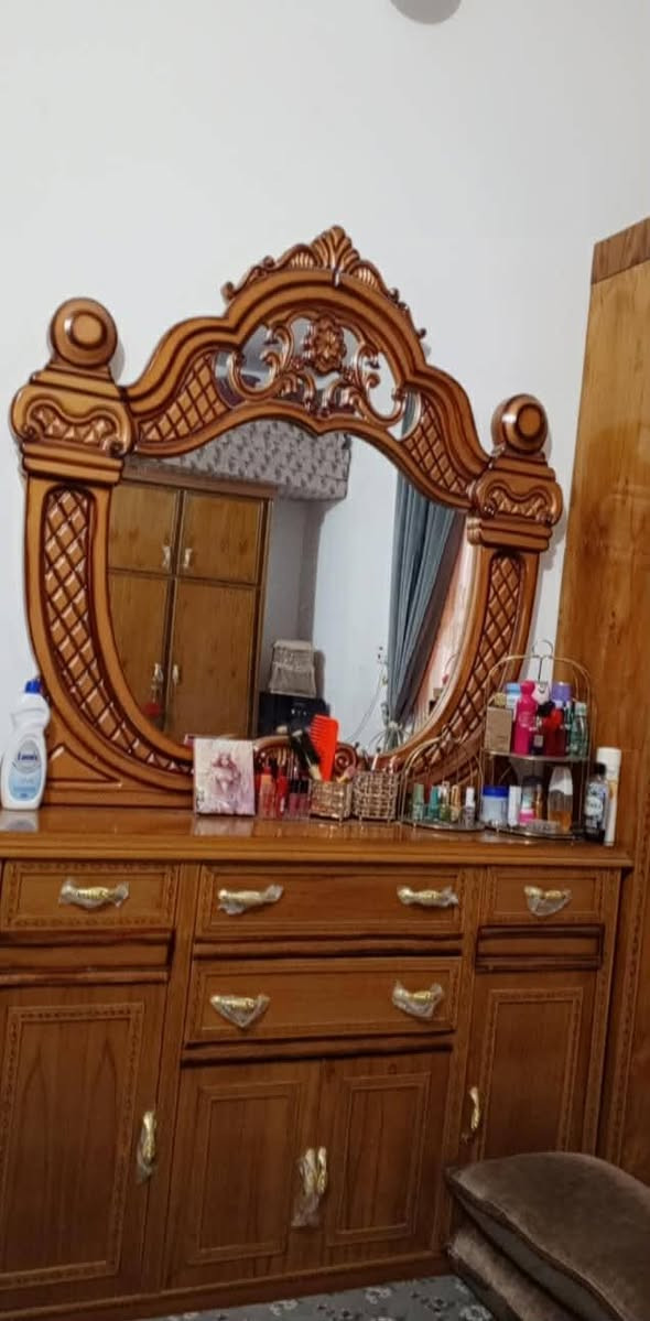 للبيع غرفه نوم مستخدمه شي قليل شقل درجة أوله الاستفسار علا هاذه الرقم *********** العنوان الرمانه البعبيد اسعر مليون و٤٥٠ اكو توصيل بكروه
