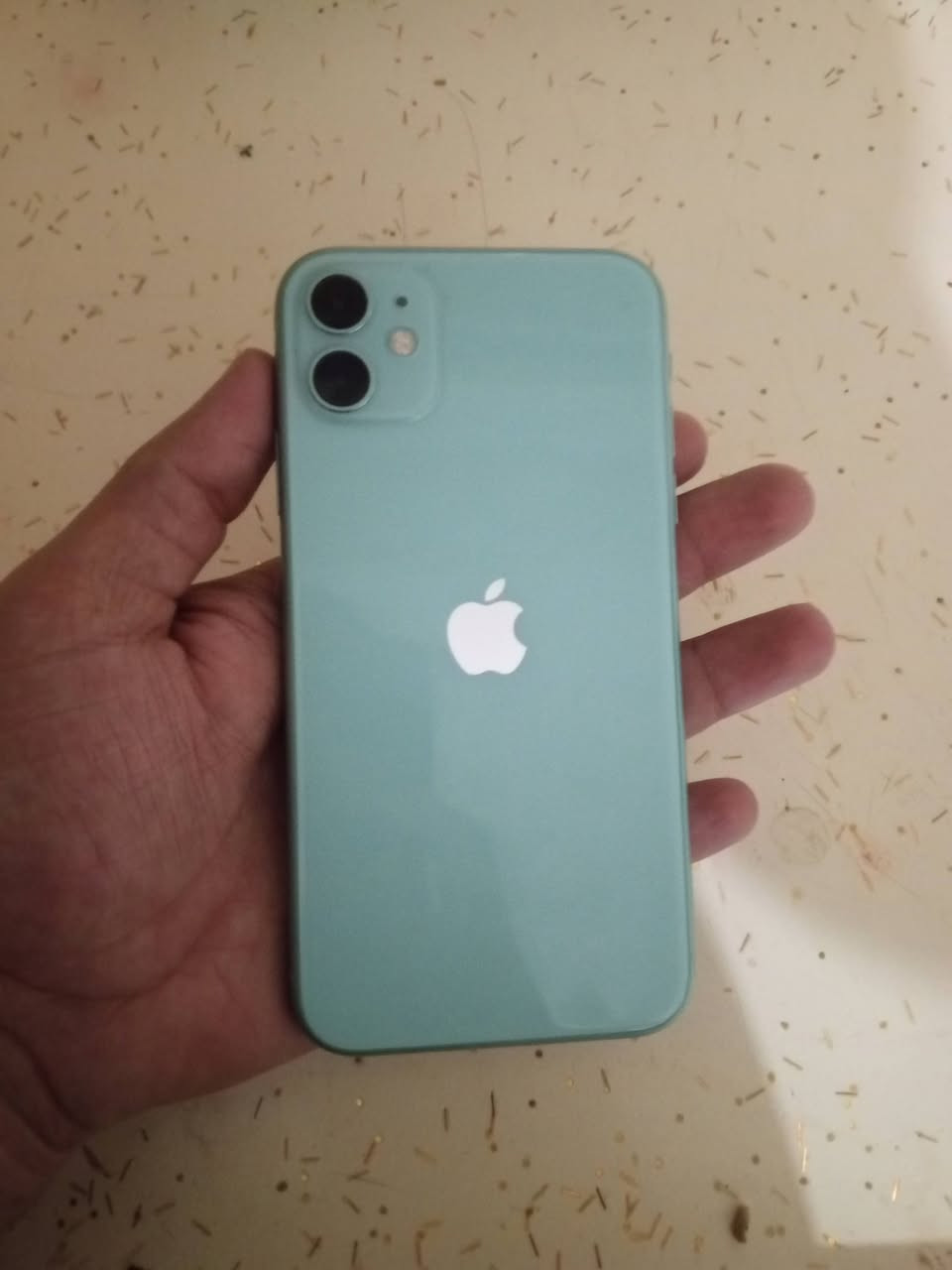 ايفون 11 عادي للبيع كل غراضة اصلية ممبدل بي شي بس الطارية معلاية جهاز نضيف فول الشاصي فول ضافة ما بي اي ضربة ذاكرة 128 بس البطارية معلاية 98 ما اعرف بل ايفونات انطيني سعرك وبل يرضي الله ممتواجد فيس هاذا رقمي *********** مكاني بغداد العبيدي محتاج فلوس واريد ابيعة
