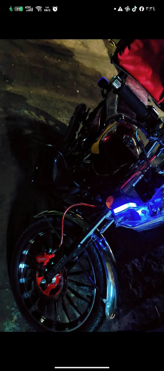 سلام عليكم
سيفان موديل 26محرك أسود 200ccاسويجين وبصمه 
لون موروني ما بيه أي نقص مكينته خرسه 
سعره ٩٠٠ 
مكاني الدوره ابو دشير رقمي
***********
