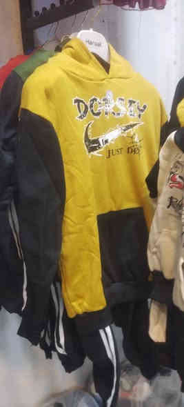 ملابس شتوي من سنه وحتى تسع سنوات بناتي وولادي سعره فقط 5000 دينار ***********
