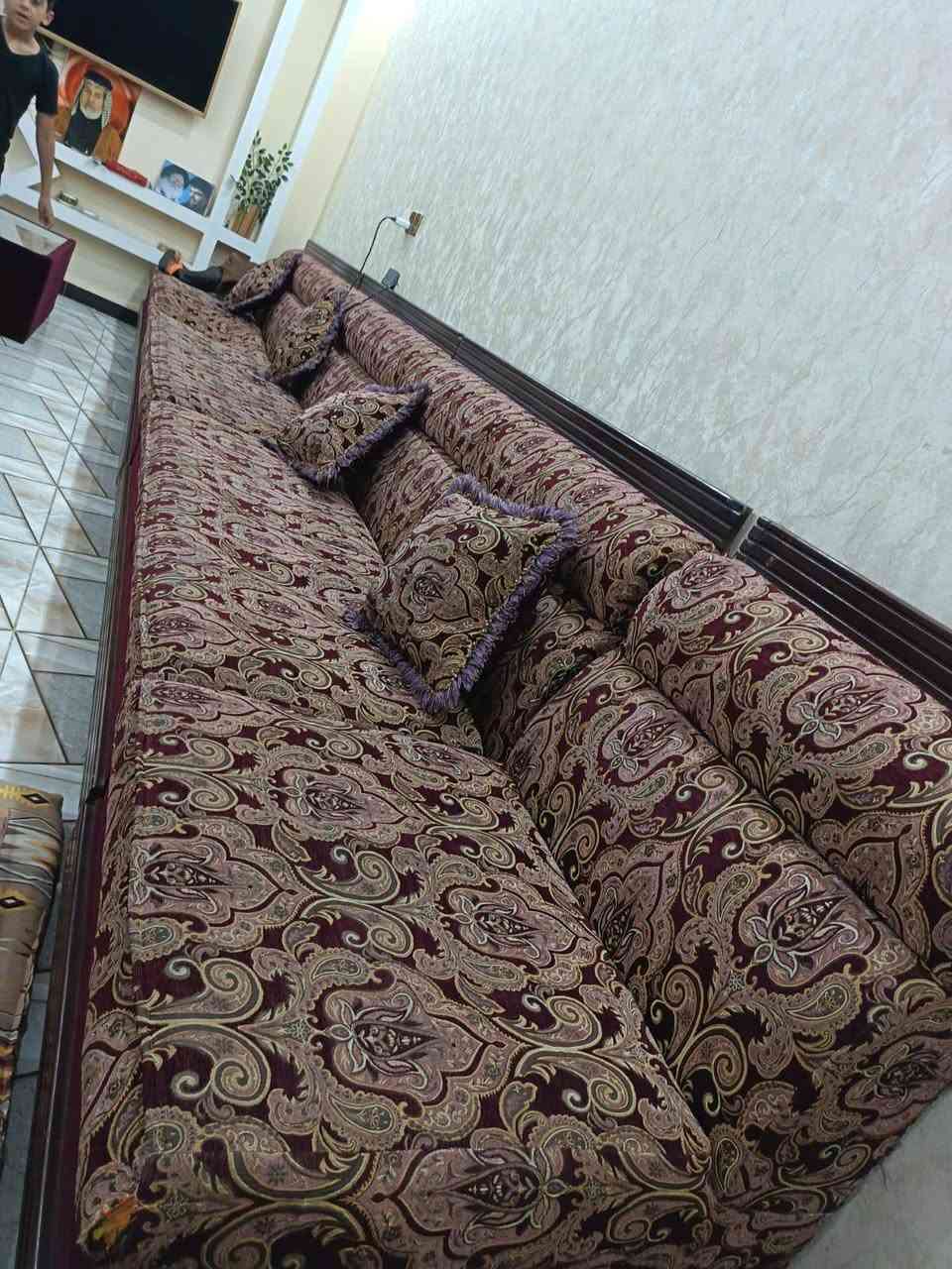 إسلام عليكم تخم قنفات نضيفات بس بيهن اشكم قطعه نازلات من جوه يحتاجلهن ترتيب 13قطعه مع طبلات 3اثنين ازغار اوحده اجبيره مكاني البصره القبله   ***********

