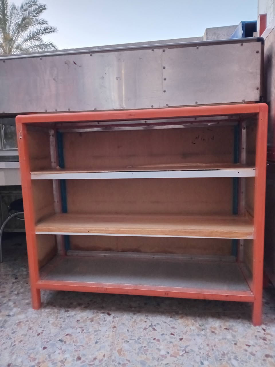 رفوف المنيوم جام عدد 10 سعر القطعه 150
باترينه المنيوم متر ونص عدد4 سعر الوحده 35
***********
***********
