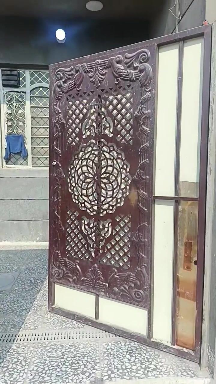 بيت زراعي للبيع المساحه ٨٠ مربع شارعين سيد هاشم خلف مطعم اغا شكن طابق واحد غرفه نوم +استقبال+ مطبخ السعر ٨٥؛ / الاتصال ***********
