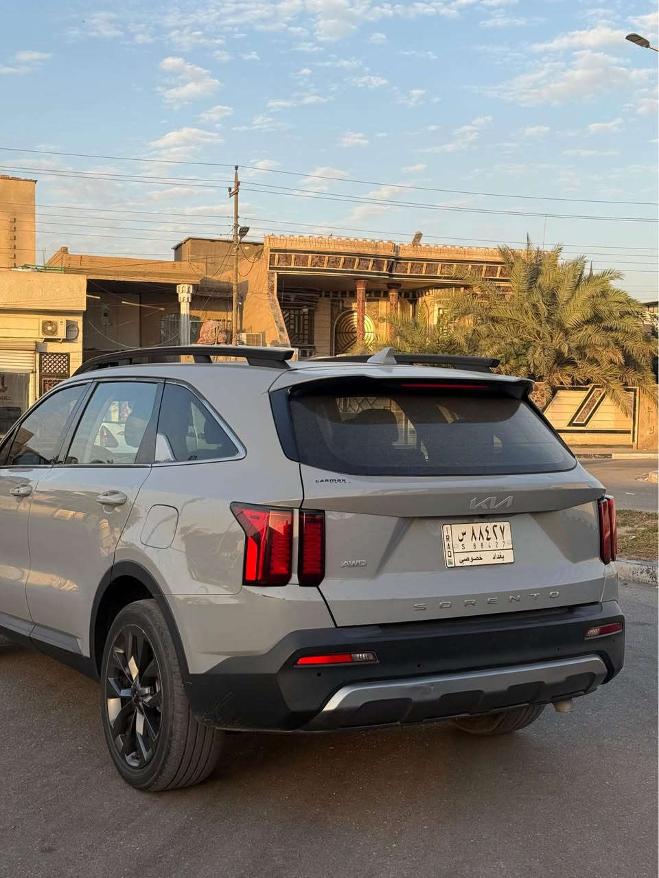 كيا سورنتو 2022 فئة X-Line Prestige وارد أمريكي ، وتأتي بمحرك 4 سلندر تيربو 2.5 لتر مع نظام دفع رباعي (AWD) قياسي، ومواصفات فل كامل تشمل فتحة بانورامية، شاشة كبيرة، كاميرات ، رادارات ، كشنات جلدية (تدفئة وتبريد)، تشغيل بصمة عن بعد، ومساعدات قيادة متقدمة (رادار، قيادة ذاتية)، بالإضافة إلى صندوق كهربائي وشحن لاسلكي، وتتوفر بسبعة مقاعد vip
ناقل الحركة: أوتوماتيكي 8 ، نظام الرجوع للمسار، توقف ذاتي ،  مثبت سرعة ذكي، حساسات خلفية.
الميزات الإضافية: فتحة سقف بانورامية، باب صندوق خلفي 
كهربائي، تكييف منفصل أمامي وخلفي.  رقم السيارة بغداد حادث السيارة بنيد ومدكر فقط وصاحب السيارة بالبصرة لمسافه لمقطوعه 85 كيلو
العنوان بصرة النواب الضباط 
الرقم *********** 
السعر 240$ البصرة, العراق
