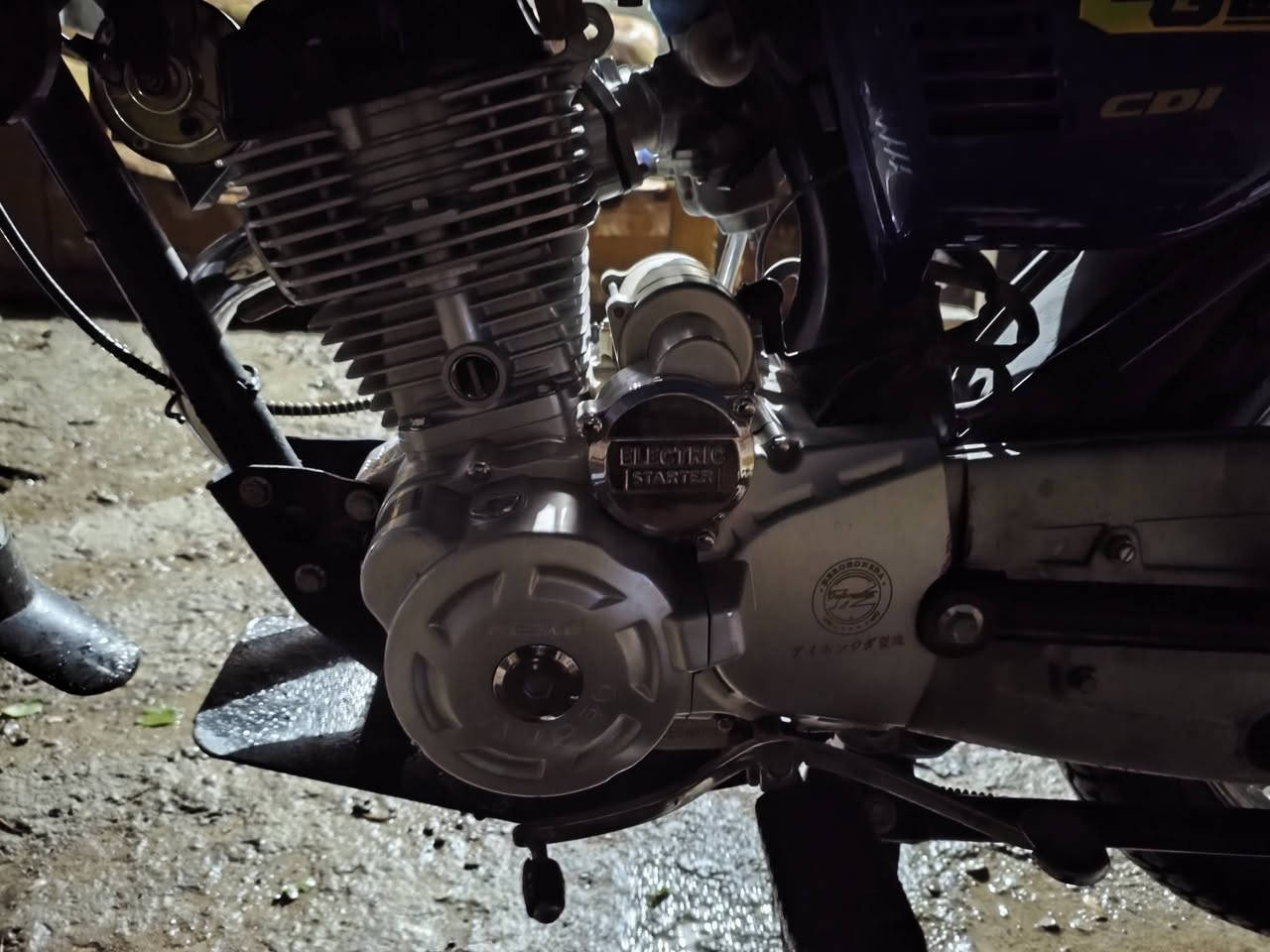 سلام عليكم دراجه نامي برو موديل 2025مكينه 200محسن اي عيب ما بي السعر 650 ***********
