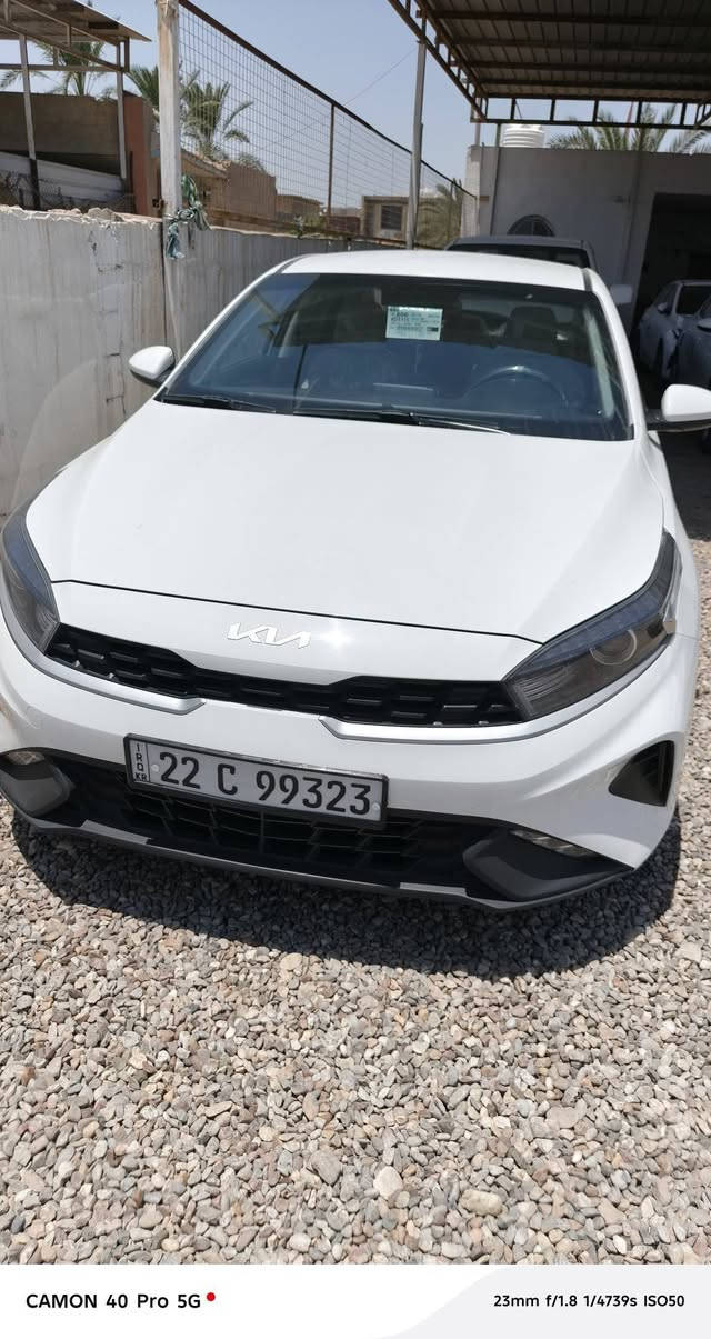 كيه سيراتو موديل  2024 خليجي 
المواصفات محرك 1600 
قطعتين تبريد 
يعني نص فول سياره ماشيه ٣٠ الف 
مكفوله كفاله عامه من كلشي بعده سياره ع وضع الشركه من كل نواحي مكفوله 
بسم كردي تحويل او وكاله حاضر 
عنوان واسط الصويره 
*********** اتصل 🗣📲📞 ودلل وسعره بي مجال
