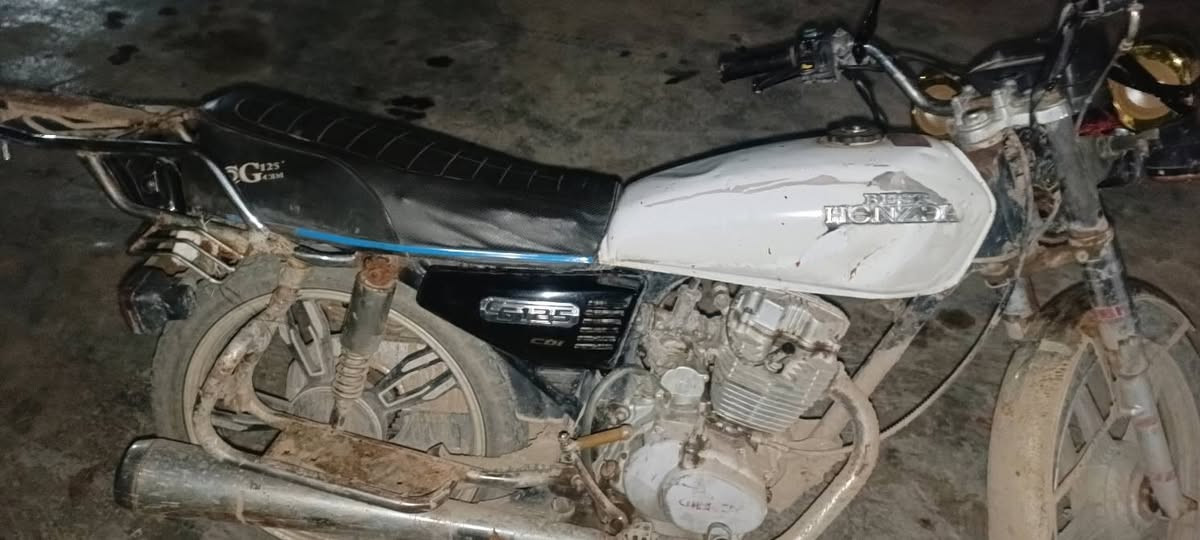 السلام عليكم عندي موطور موديل. 19كلش شغال معمر صار سبوع موجود سلف هندل السعر250الف وبي مجال للكرايب بوصخو كصيتلو صور ما غسلتو رقم الهاتف***********
