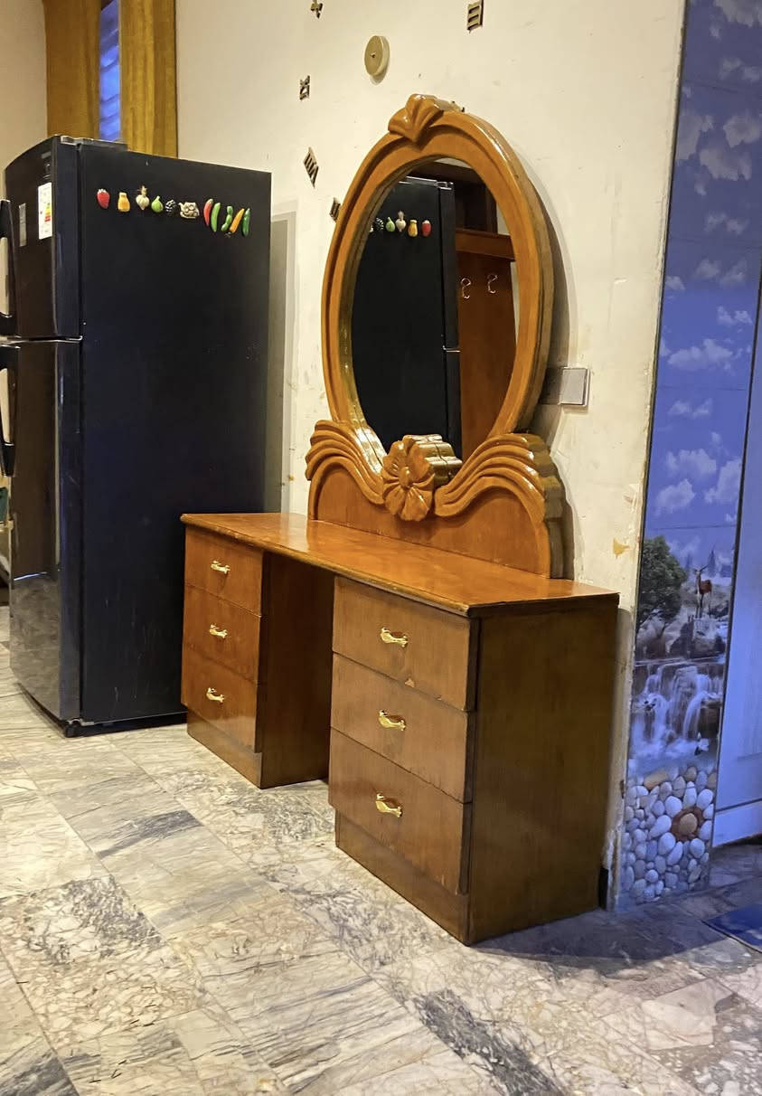 اترخص من مدير المحترم الغرفه ستة ملحق داخلي صاج تزكام درجه اولى خشب ثقيل 5 ملم الغرفه داخل وخارج تخت جربايه صاج بلوك اي ضرار مابيه استعمال قليل السعر650 رقم هاتف *********** بغداد اتصال عل رقم فقط
