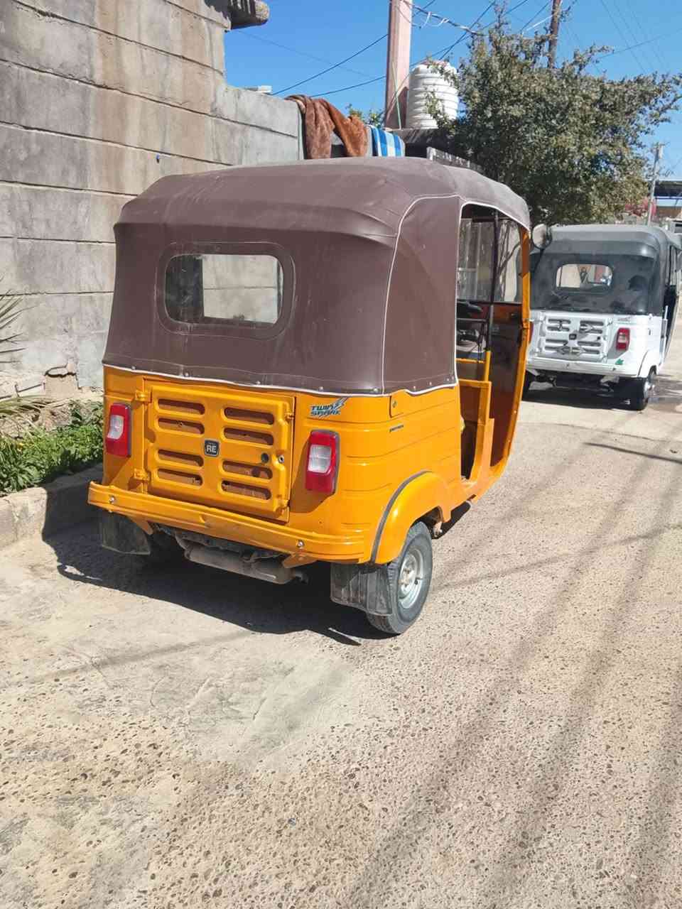 تكتك للبيع مصبوغه جماليه 6وربع وبيها مجال 
لعنوان /بابل سكندريه
رقم /***********
