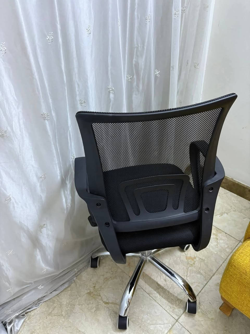 عررررض خااااص 🔥
#كرسي مكتبي أسود أنيق ✔️

🔸مريح للأستخدام اليومي في البيت أو المكتب❤️
🔸تصميم عملي ثابت ومتين✨
🔸خيار مثالي للدراسة والعمل لفترات طويلة
#السعر ٣٣,٠٠٠ الف دينار فقط 🔥
#للحجز والأستفسار مراسلة الصفحة👍
#يوجد خدمة توصيل لجميع المحافظات 🚚

#كرسي_مكتبي #كرسي_متحرك #كرسي_أسود_كرسي_دوار


**إذا كنت صاحب هذا الإعلان وتريد حذفه لأي سبب، رجاءا أرسل رسالة إلى الدعم الفني**