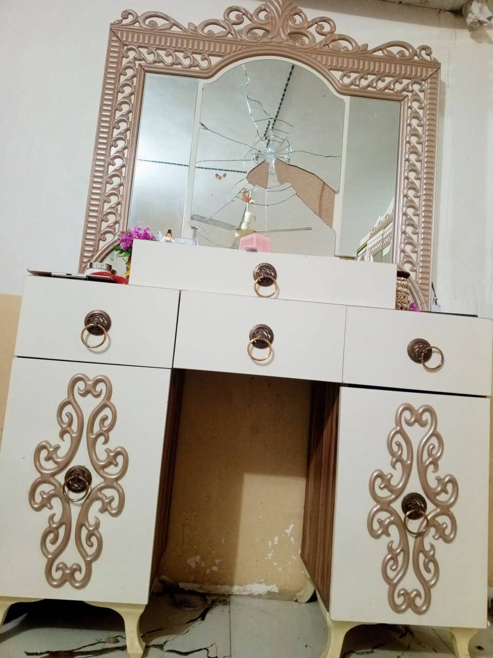 غرفه تركي للبيع بس الميز عوزه مرايه
وتجي تشوفها قبل لا تشتري ب 675 وبيها مجال


**إذا كنت صاحب هذا الإعلان وتريد حذفه لأي سبب، رجاءا أرسل رسالة إلى الدعم الفني**