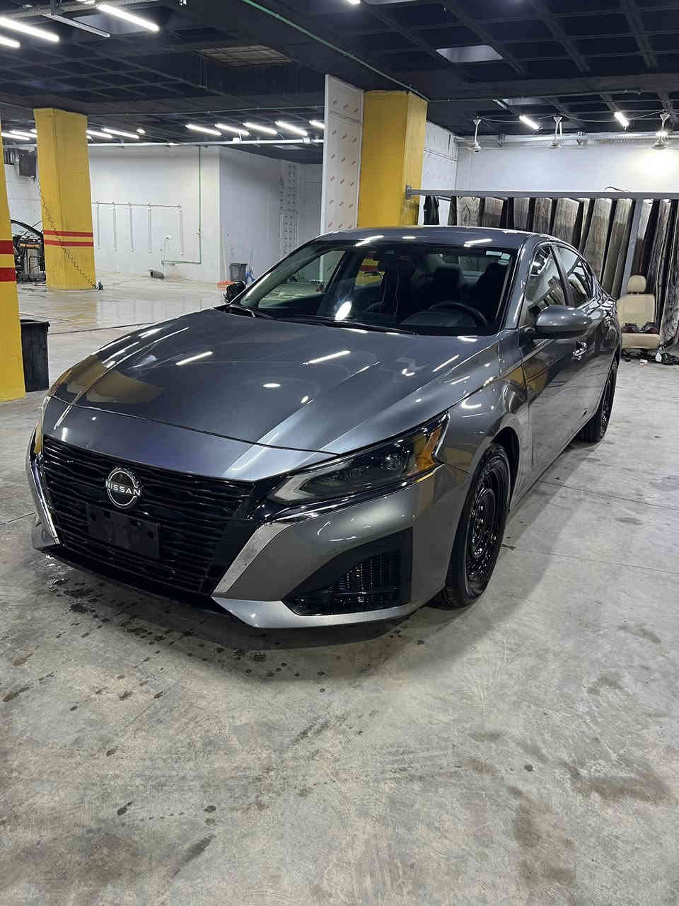 سلام عليكم ورحمة الله وبركاته
نيسان التيماا 2023 s 
قطعتين صبغ جملغ امامي سايق صبغ جملغ خلفي سايق صبغ ولابواب جهة السايق امبدلات بلاد 
بيهة دواخل التكمة فقط 
السيارة جاهزة وكلش حلوةبدون نقص 
ايرباك فقط بردة طاگة وراجع سستم
ماشية 49000مايل 
امامي خلفي كبس 
السيارة كاتي باقي اكثر من شهر لترقيم 
امسوي هزة وبراد 
السعر 130 وبي مجال 
مكان السيارة كلار 
ر.ت ***********
