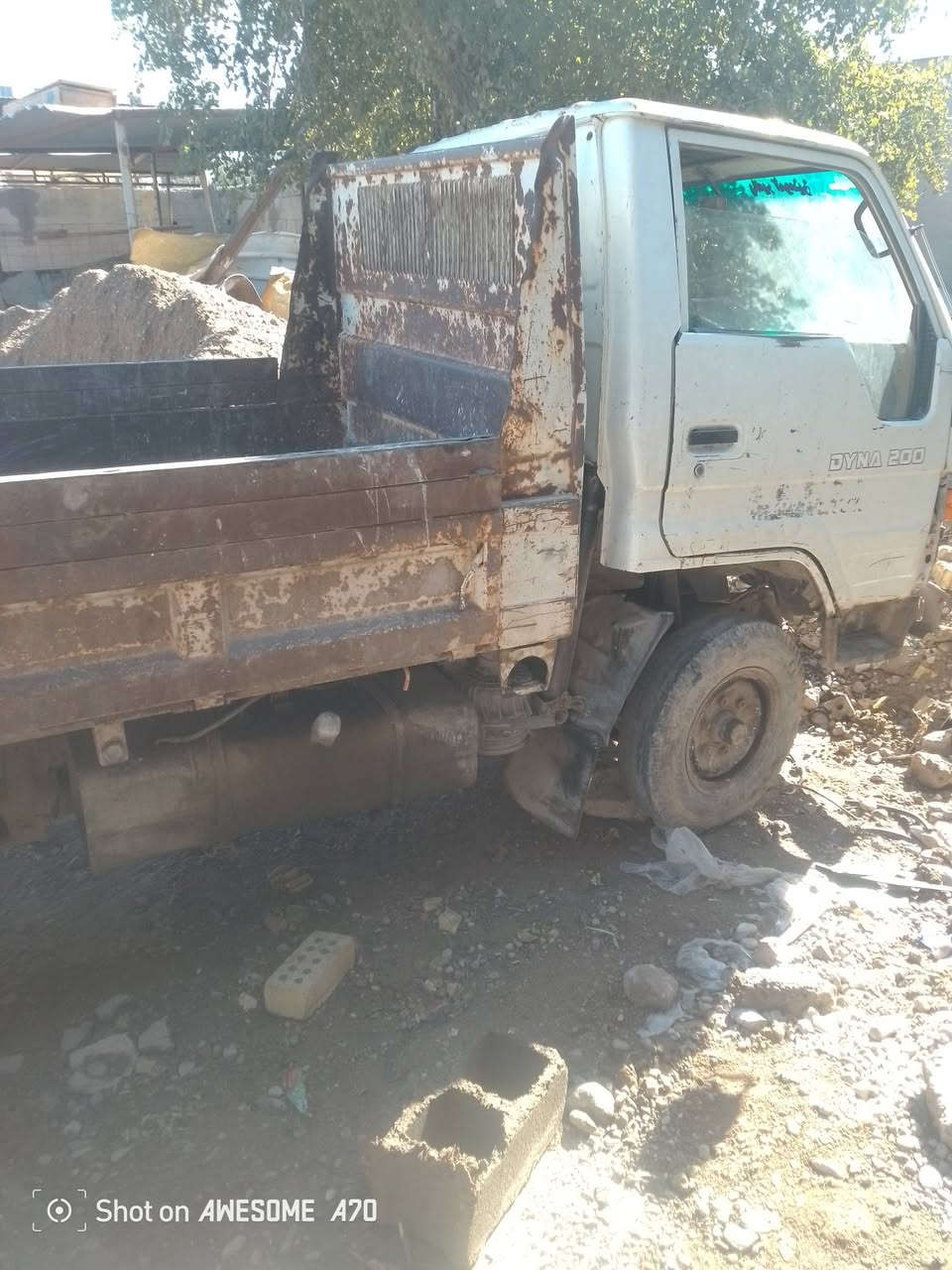 سلام عليكم عندي تيوته قلابي للبيع رقمه بغداد بلاديه *********** رقم تلفوني
