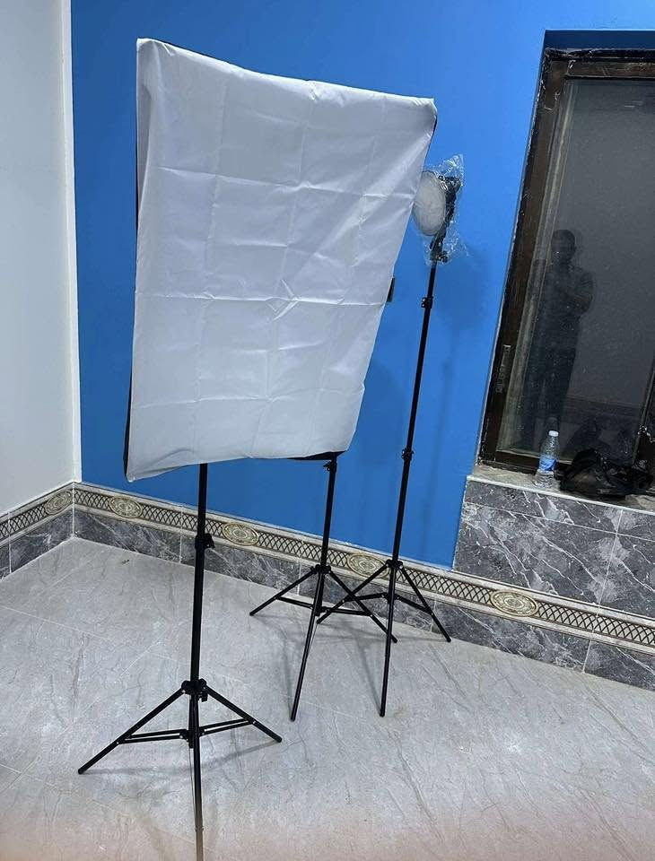 البيع لاعلى سعر
اضاءة سوفت بوكس LED عدد 2 مع ستانداتها 

اضاءة RGB LED عدد 1 مع الستاند بطاريات جديدة غير مستخدمة 

ستاند موبايل 

واتس اب ***********
