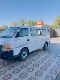 نيسان يورفان موديل 2010  لاستفسار الاتصال ع الرقم  07713372032