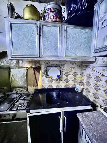 كاونتر نظيف البيع كامل مع سنك البيع سعر 300 وطباخ 100 عنوان زبير ***********
