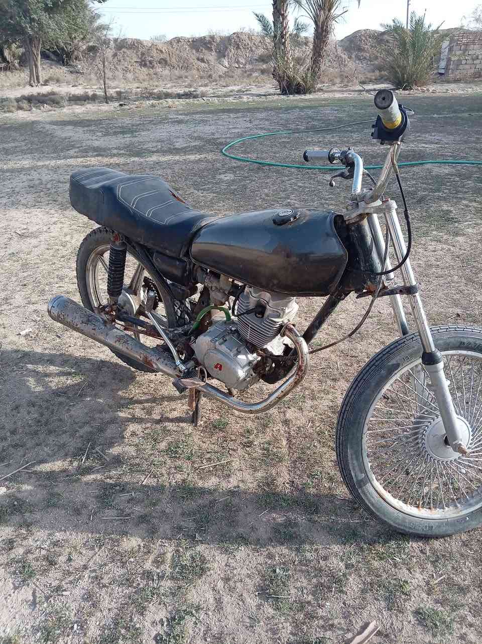 للبيع دراجه اربعه كير مثل ما بصوره مكينه بيها خيط دخان دراجه كلك بدون اوراق المكان بين الشطره والغراف  فرع المشاخل سعر 175وبيها مجال 
المو شراي يعبر المنشور رجاء رقم صاحب دراجه 
***********
