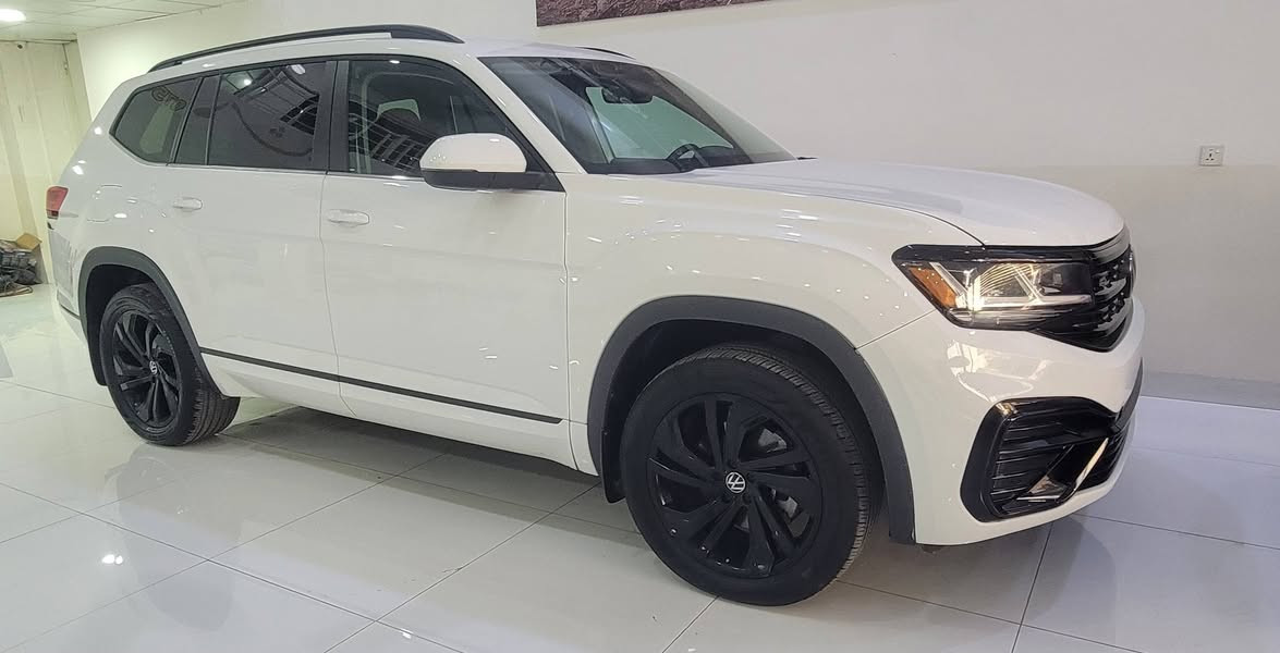 السلام عليكم 
للبيع – Volkswagen Atlas SE 2023
فولكس واكن اطلس فاملي فول مواصفات
 (عدا الفتحة)
سيارة عائلية قوية، مريحة، ونظيفة جداً
⚙️ المواصفات:
 • محرك ٦ سلندر 
 • دفع رباعي 
 • تشغيل بصمة + تشغيل عن بُعد
 • شاشة كبيرة تدعم Apple CarPlay و Android Auto
 • 7 مقاعد – 3 صفوف
 • جلد  فاخر
 • تبريد ثلاثي + تحكم كهربائي بالمقاعد
 • جنوط رياضية 20 إنج أسود
 • أضوية LED كاملة
 • كاميرا خلفية + حساسات أمامي وخلفي
 • نظام النقطة العمياء
 • تحذير اصطدام + كبح تلقائي
 • مثبت سرعة ذكي (Adaptive Cruise Control)
 • نظام مراقبة المسار
 • باب خلفي كهربائي يُفتح بحركة القدم
📌 ملاحظة: حادث خفيف (صبغ ربع بند و جاملغ فقط) بدون داخل و بدون ايرباك 
📍 السيارة موجودة أربيل 

 السعر ٢٦٥

‬


**إذا كنت صاحب هذا الإعلان وتريد حذفه لأي سبب، رجاءا أرسل رسالة إلى الدعم الفني**