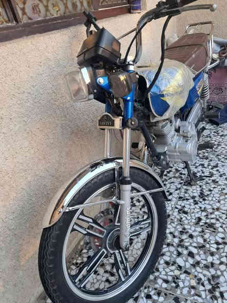 السلام عليكم ورحمة الله 
دراجه ايرانيه سونك 2024 نضيفه كلش بيهه بس خسفه بتانكي المكان الزعفرانيه قري سده الجنابيين للاتصال *********** السعر 625,000وبيهه مجال قليل
