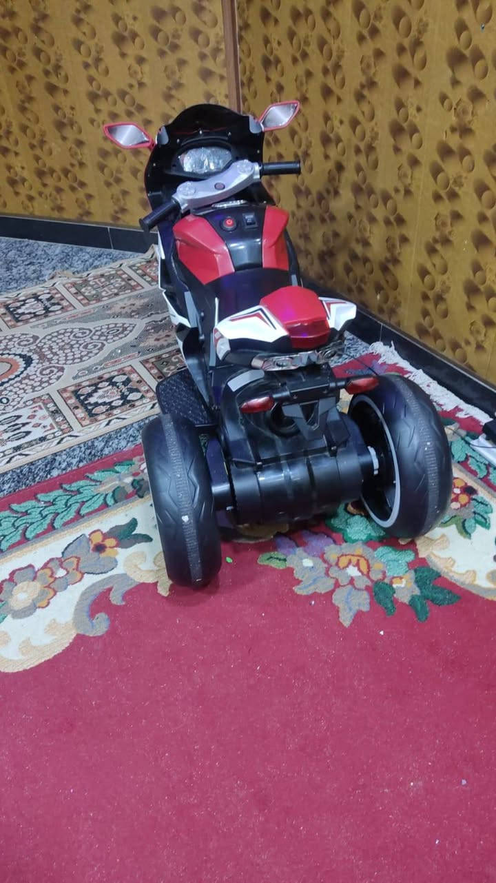دراجة شحن لعمر 5او 6 سنوات فقط جهاز الموسيقى عاطل بسعر 100الف وبيها مجال عنوان الجمعيات رقم الاستفسار ***********
