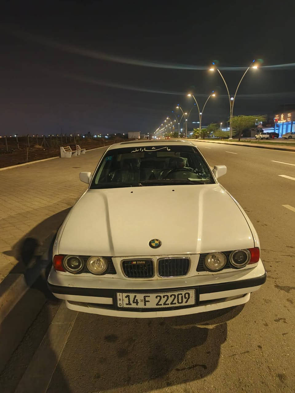 السلام عليكم 
بي أم 525
مكينه 20 مسكر فانوس 
كير ومكينه خير من الله
بصره سنويه30
تبريد ثلج 
فتحه ٣ طكات
لايت زنون 
بيها ضربه خفيفه ب جاملغ وباب مبدل
صبغ عام جماليه
سعرها ٥٣ وبيها مجال قليل
***********
بصره_ الزبير_ المربد القديم الزبير, البصرة
