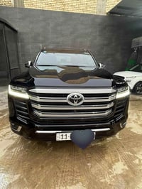 تويوتا لاندكروز 2023 VXR  فتحة بصمة كشن تدفئة كشن خزن كوشن جلد و كهربا...