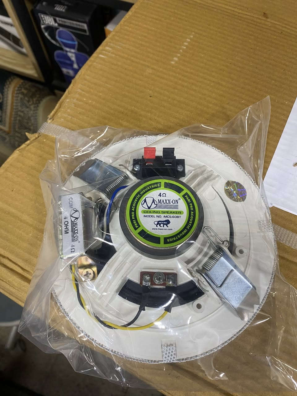 مايك احترافي نوع ماكس اون max-on 
سماعه سقفية ٨ واط نوع ماكس اون max-on
متوفر في شركة الحلول للمنظومات الصوتية
***********
