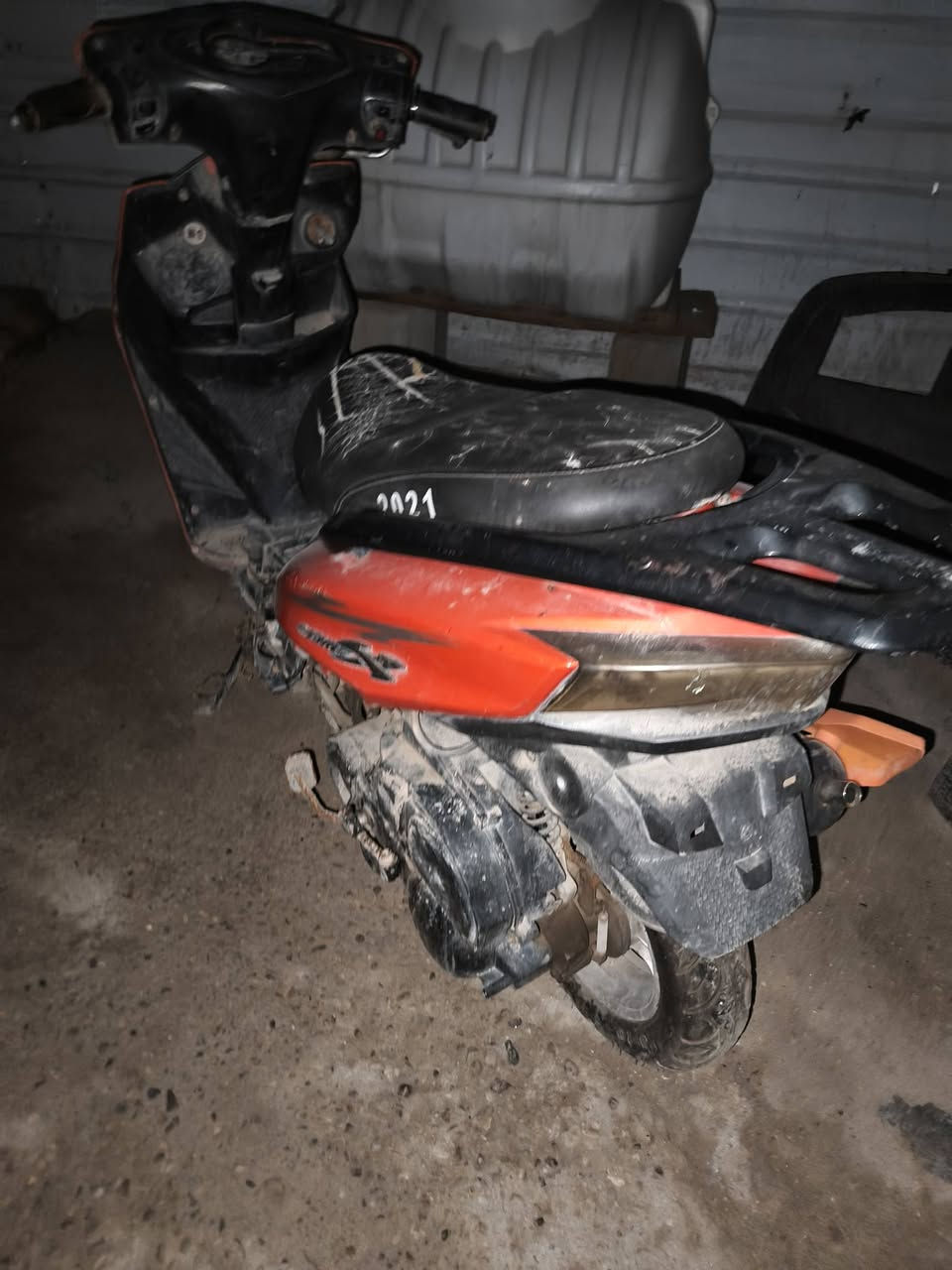 سلام عليكم دراجه للبيع مكينه مجفت مره وحده الدراجه مزوده صالنصه ويل مشيف سكنس شمعه عوزها بس باتري وسواد تره ما مغسوله سعر 200 الرقم ***********
