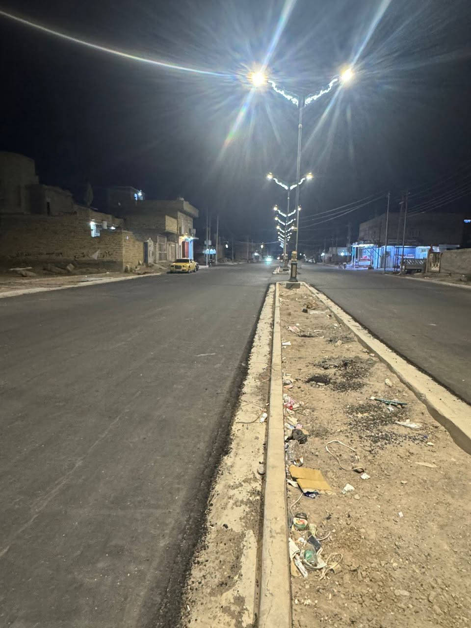 دار للبيع نهاوند شارع 30 قرب البطاقه الوطنيه 200 متر  قاطين  موقعه حلو وتجاري لبيت له بابين رئيسيات  يحتوي القاط لاول على ستقبال وغرفتين وصاله مطبخ وصحيات وطارمه ومنور القاط ثاني يحتوي على 4 غرف نوم وصاله وصحيات  لبيت بناء حديث  لاستفسار واتساب ***********

