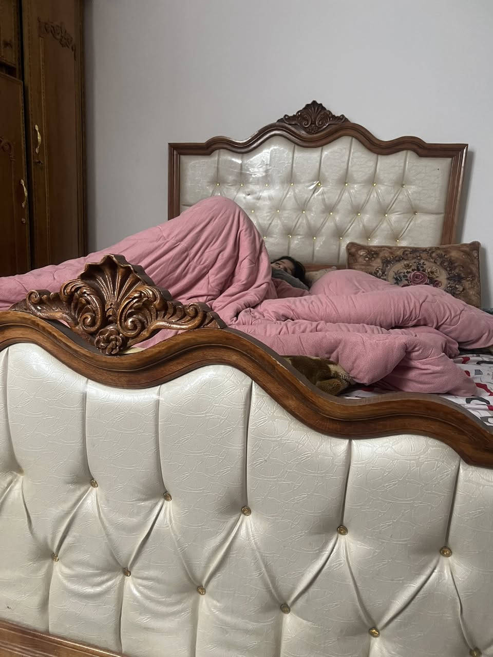 للبيع.. للبيع العاجل // غرفة نوم + ديوانية10 مقاعد +طبلات السعر 700 ألف ، في العامرية للاستفسار الاتصال على ***********.
