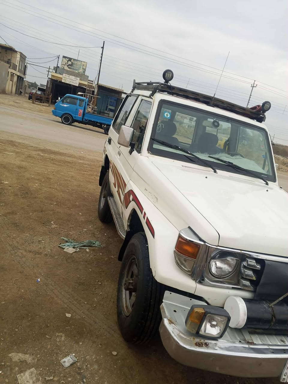 السلام عليكم لاكروز  ربع موديل88 رقم واسط دولي وين ما يعجبك تحول باسمي السعر 67 بغداد تقاطع النهروان***********
