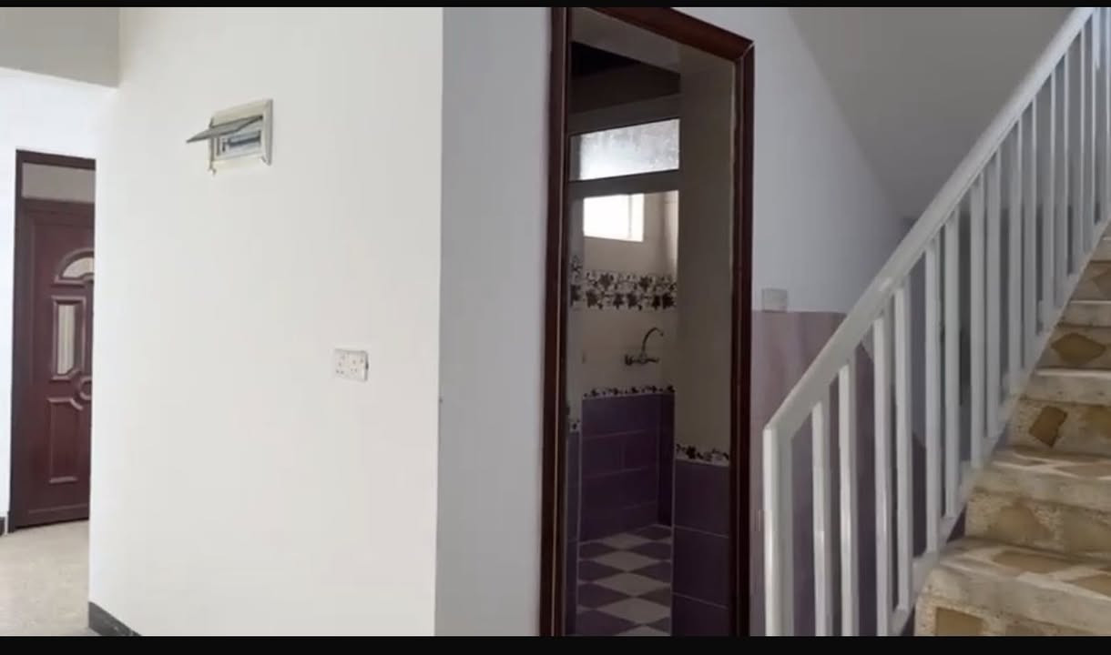 عروض مكتب زين العابدين للعقار
🔹دار للايجار 
🔹الموقع حي المالية 
🔹المساحة ١٥٠ م
🔹غرف نوم عدد ٥
للتواصل زيارة مكتبنا او الأتصال على الارقام 
***********
***********
نستقبل كافة عروض البيع والشراء والإيجار 
موصل تقاطع الجسر الرابع بجانب شاورما هاتاي
