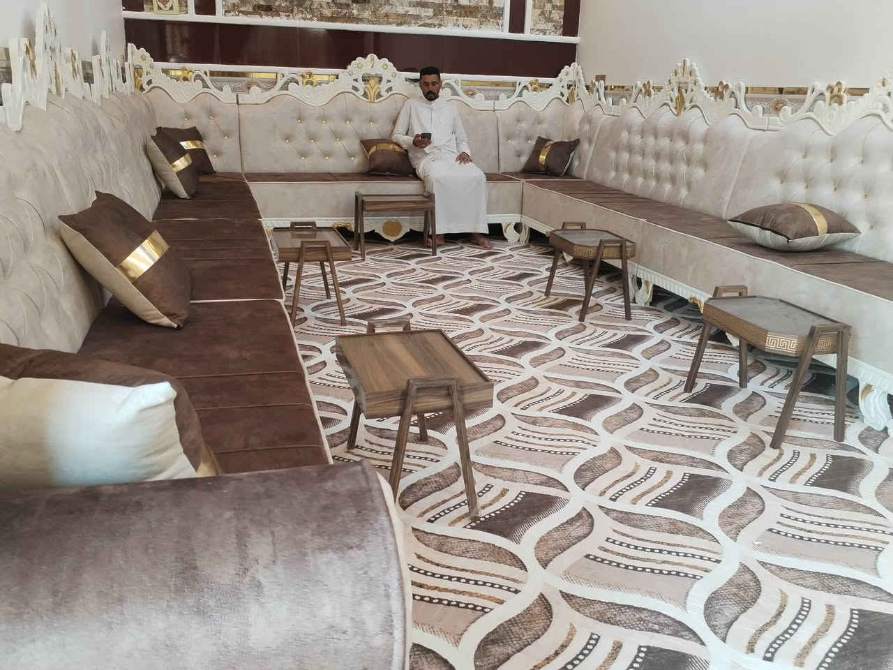 معمل ومعرض السلطان يجمع مابين التراث القديم  والعصري الحديث بأنواعه. العنوان كربلاء قنطرة السلام مقابل مدرسه الرحيم الاهليه  وبالخدمه لجميع اهلنه وناسنه الطيبين  في محافظة  كربلاء المقدسه  وباقي المحافظات. وتفصال حسب الطلب  ***********
