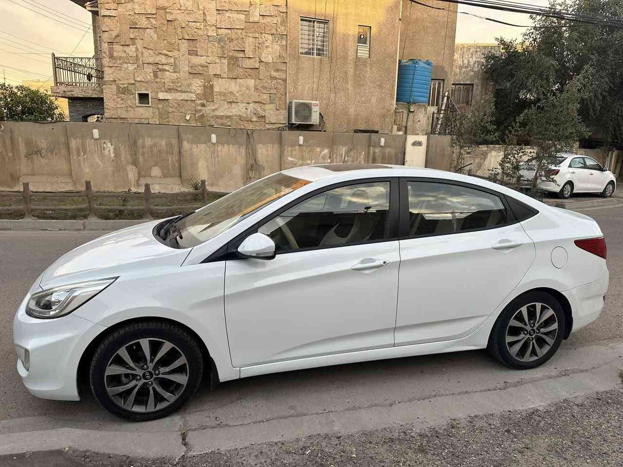 السلام عليكم من رخصة الآدمن
للبيع اكسنت خليجي لون ابيض موديل 2016 محرك 1600 دوش فتحة سقف ماشيه 68 km حقيقي حقيقي السياره مكفوله من الصبغ والبارد عدا هذني الي مأشر عليهن دعجات صغار تجون وتشوفوهن بعينكم سياره مال بيت ونظيفه على ايدينه…مكان السياره بغداد 
للأستفسار الأتصال على الرقم (***********)
