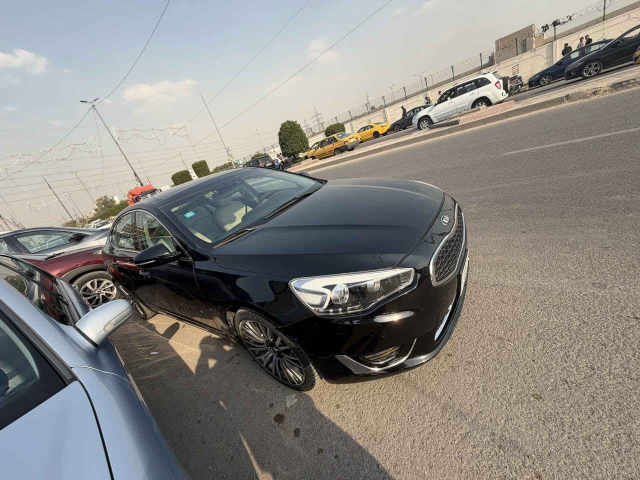 السلام عليكم كيا كادنزا 2014 بيها 3 قطع صبغ ماشيه 98الف ميل اعلى فئه فول مواصفات للاخير سعرها 12 ونص وبيها مجال 
*********** غير متواجد على الفيس اتصال
