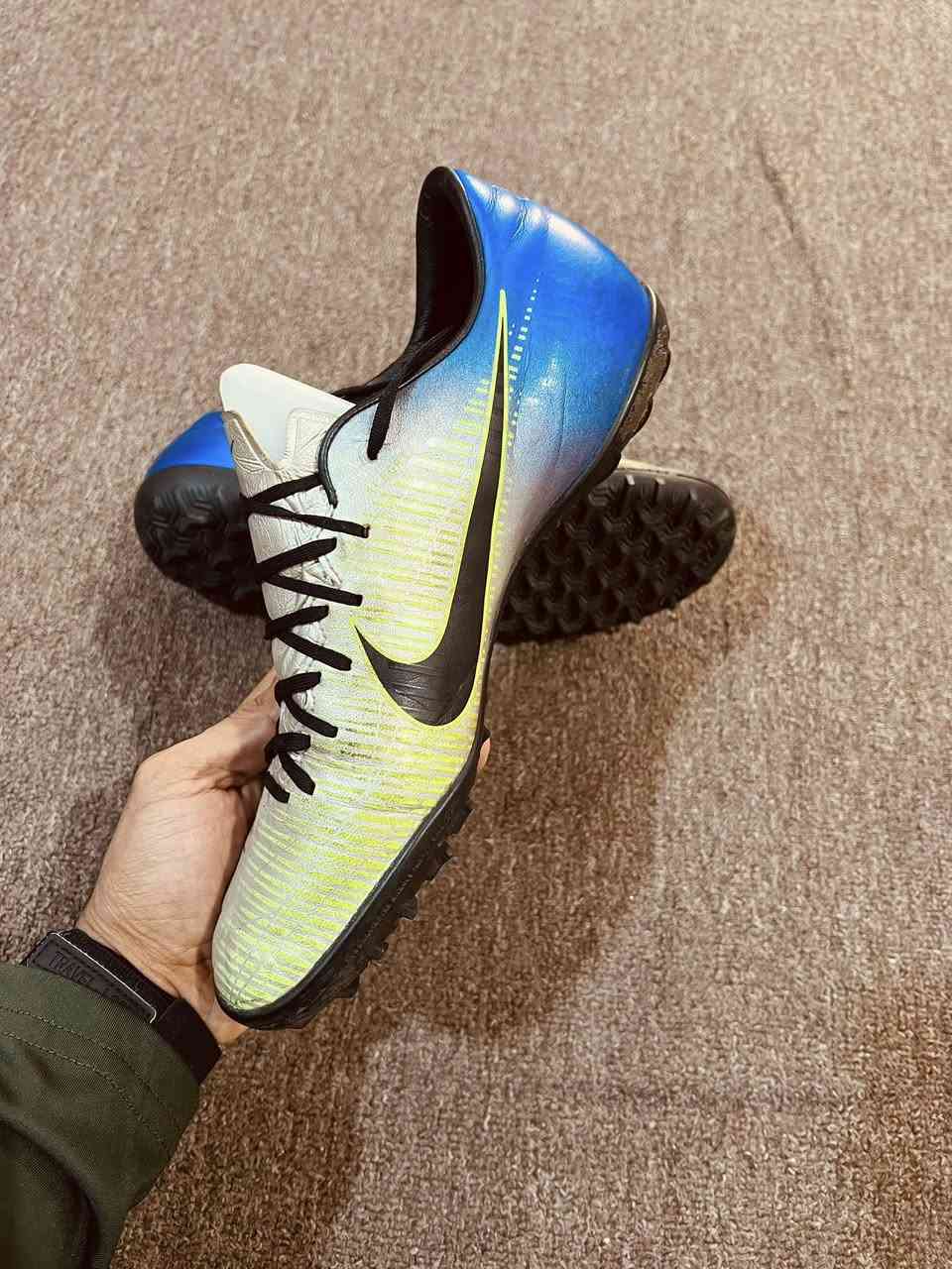 تحفه ميوركال
الاصددار القديم 
اصلي باله 
قياس41 
نضافه1/1 
اولئ شرط 
فول طبي 
سعر خاص 
توصيل موجود 
واتساب متوفر 
***********
