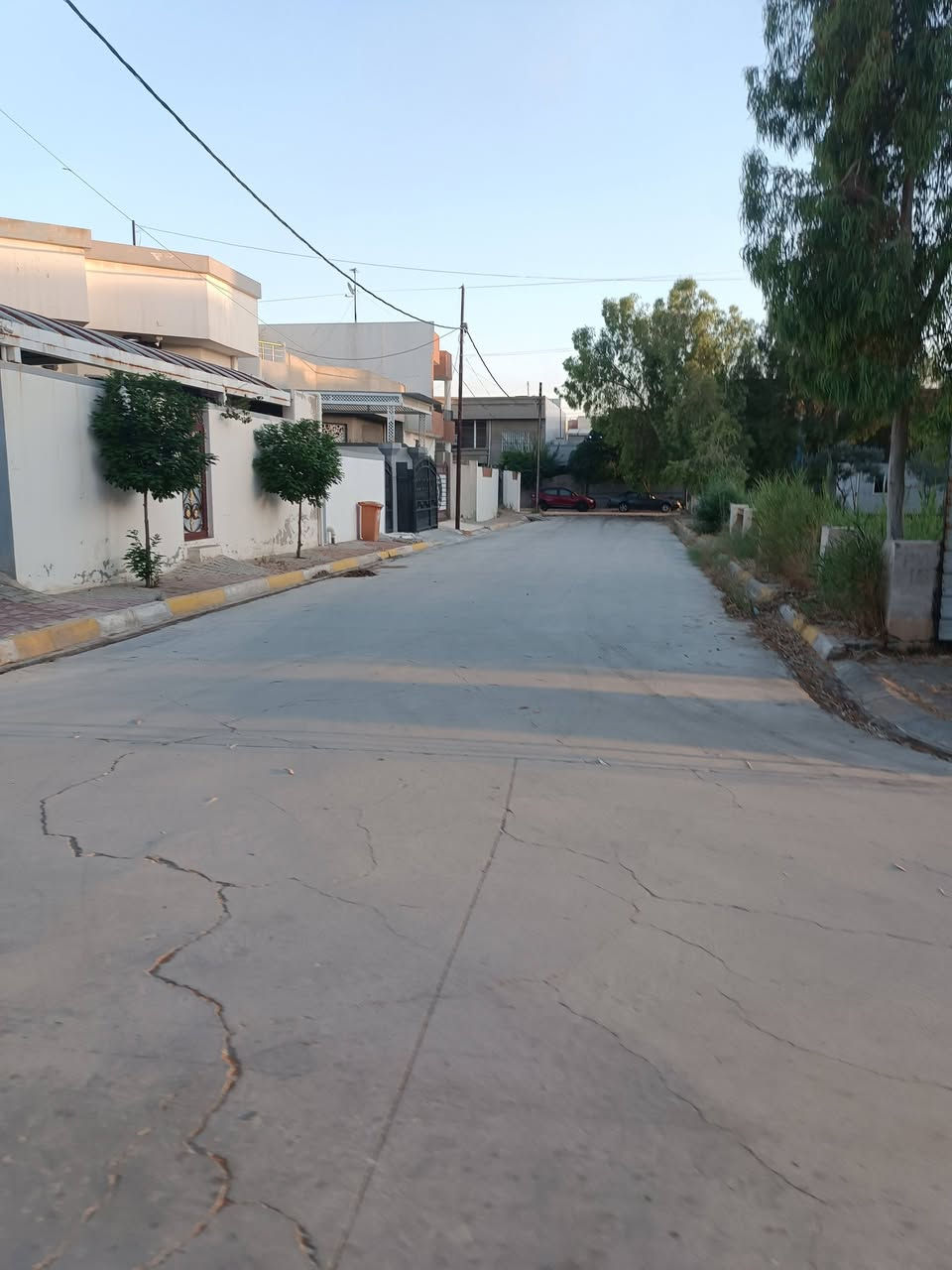 دار للبيع طابو صرف المساحة  200 متر  علئ حديقة عامه وشارع عشرين منطقة هادئة وراقية وخدمات فول
بناء مرتب ونظيف 
يحتوي على  غرفتين نوم واستقبال ومطبخ وهول وصحيات وكراج سياره 
موقع حي الاسرئ والمفقودين خلف جامع المعراج 
السعر 210مع المجال
للاستفسار الاتصال ***********☎️
