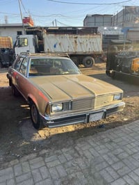 ‏ما ومئتين 81 سيارة كاملة مقفولة للبيع ال سياره ماليبو موديل 81  كامله...