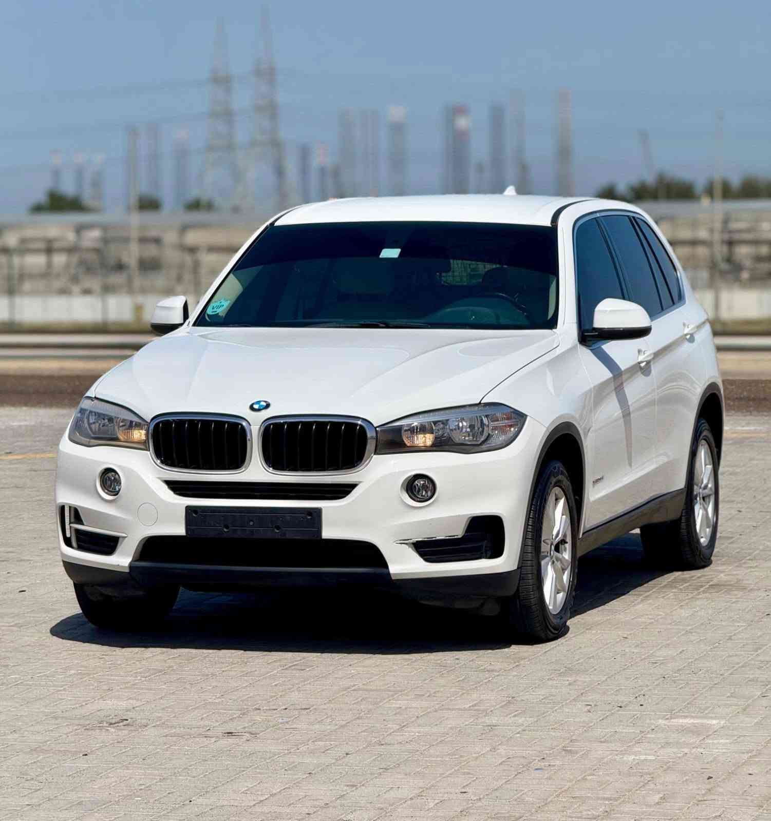 بي ام دبليو X5 XDrive35i 
موديل 2016
خليجي
6 سلندر توين تيربو 
تشغيل بصمة + مقاعد كهربا 
مقاعد جلد + مثبت سرعه 
كاميرا خلفية + نظام SPORT 
ممشى 138،000 كم 
بحالة ممتازة جدا 
بدون اي اعطال 
مسرفس جاهز للتسجيل 
لا يحتاج  أي مصاريف 
مطلوب 39,000 درهم 
قابل لتفاوض
رقم التواصل 0501578754 الشارقة, الإمارات العربية المتحدة


**إذا كنت صاحب هذا الإعلان وتريد حذفه لأي سبب، رجاءا أرسل رسالة إلى الدعم الفني**