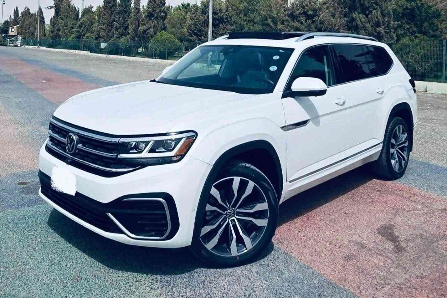 اللون : .اطلس فاملي ابيض لؤلؤي .2021
‏  V6 Se R-Line.4Motic 
المواصفات فول فول/1/1/أعلى فئة 
عداد المسافة : 90  ميل
حجم المحرك : 3.6( 6 سلندر )
السعر : 255$ بى مجال
المواصفات
دة بل اكسل : AWD  بردات ابواب
داخل اسود بيلادي فتحه سقف بانورما
ابواب بصمة بصمة تشغيل تشغيل عن بعد : REMOTE START
مرايا شفط كهربائي+إنارة 
سستم سماعات : FENDER شحن وايرليس
اوتو هولد : AUTO HOLD
اوتو ستارت : AUTO STARD
صندوق شفط كهربائي
 شاشة دشبول 
اوتو هولد
اوتو ستارت
اوتو بارك : AUTO PARK
اوتو ستوب : AUTO STOP
نظام : GPS
نظام : ECO
نظام : NORMAL
نظام : SPORT
نظام : SNOW
نظام
‏OFFROAD
نظام OFFR.CUSTOM
كشنات : ثلاث مقعد
كشنات جلد
كشنات جلد تدفئة+تبريد +خزن+ميموري
كاميرة " 360
كاميره امامي
كاميره خلفي
هاند بريك بصمة
رادار 360
رادار امامي ( تحديد مسار )
رادار جانبي ( نقاط عمياء )
رادار خلفي ( التحذير من الاصطدام )
حساسات 360
1.حساسات امامي
2.حساسات جانبي
3.احساسات خلفي
تحكم اسيرين استيرن تدفئة تبريد المس تبريد مركزي
لايتات LED زينون متحرك بيلادي بكلايتات LED بيلادي
ويل ابيض حجم 20
السياره صبغ بيها جاملغ وبنيد خمس اصابيع من باب جهة سكن 

 مكان السيارة موصل  رقم وتساب 
*********** اسيا
*********** اسيا
 *********** كورك
رقم شاصي
1v2rr2ca44mc530617 موصل, نينوى
