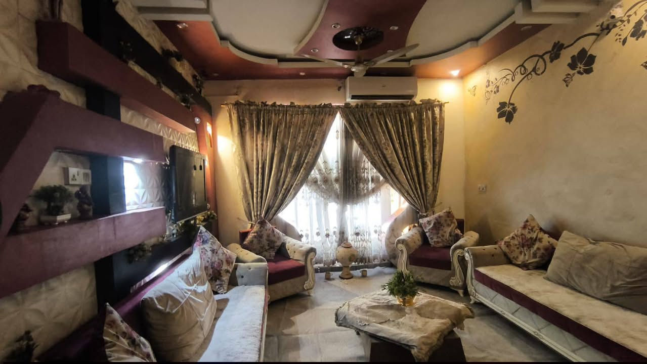 🏡✨ دار مؤثث للإيجار – مساحة 120 متر مربع (طابقين) ✨🏡

🏠 تفاصيل الطابق الأول:
• صالة
• استقبال
• مطبخ
• مجموعة صحيات داخل وخارج 
.وكراج كبير 

🏠 تفاصيل الطابق الثاني:
• غرفتان نوم
• صالة
• مجمع صحيات

🛋️ البيت مؤثث بالكامل وجاهز للسكن
✨ نظيف جدًا جدًا – جاهز للاستلام الفوري

📍 العنوان: حي الفرات – قرب شاورما وفلافل طاش
او بظهر. مكتب ليث ابو الموبايلات 
ملاحظة / قفل مقدمة شهرين

📞 للاستفسار:
***********
🌟 مكتب البروج المشيدة للعقار – حي الفرات / شارع الصب / جهة التسفيرات
نستقبل جميع العروض (بيع – شراء – رهن – إيجار)
