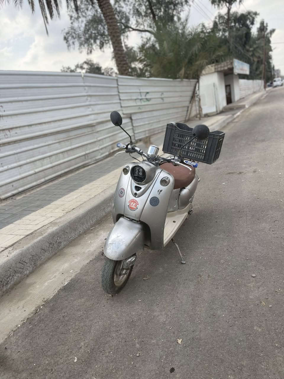 سلام عليكم عندي دراجه كلاسك 60دراجه نكره سلف خير من الله كما موضح بصور ما صار شهر من بدلتلها مكينه مال رمبه والمكينه كفاله عامه (الدهن وحد والبانزين وحد) +دبلات امامي جدد +تاير جوبلس جديد +كابريتر جديد +بنزات بريك خلفي جدد +كتف شحن جديد يعني تاخذ الدراجه ربع ما ذب عليها السعر 250 وبيها مجال شي قليل *********** هاذ الرقم بي واتساب مكاني بغداد ناحيه الرشيد رجاءً الموشراي  لا يتصل .
