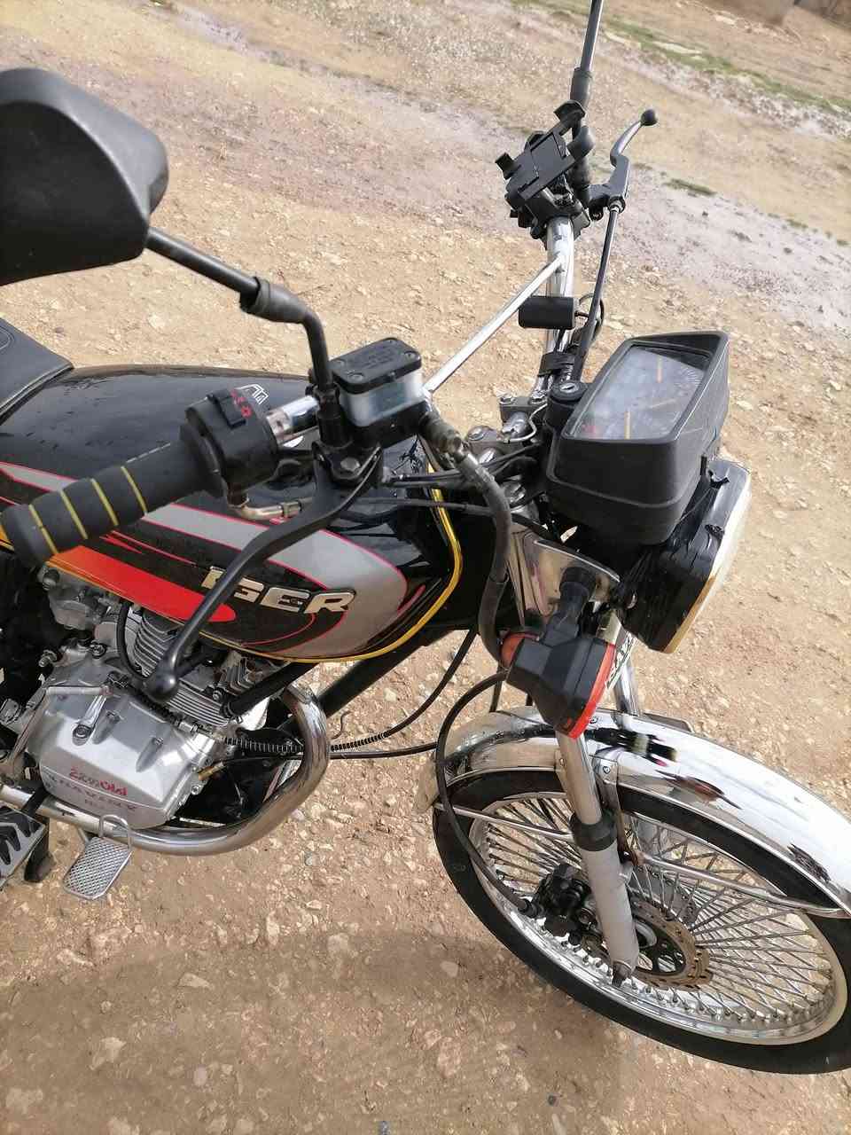 السلام عليكم ماطور نضيف مثل ما موضح بصوره 5گير رقم نينوى شرط التحويل موديل ٢٠٢٠ السعر مليون و٦٥٠ ***********
