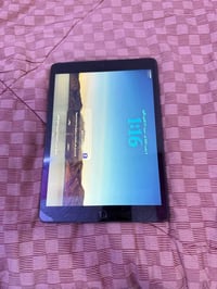 ايباد ٨ • ١٢٨ • مع كيبل