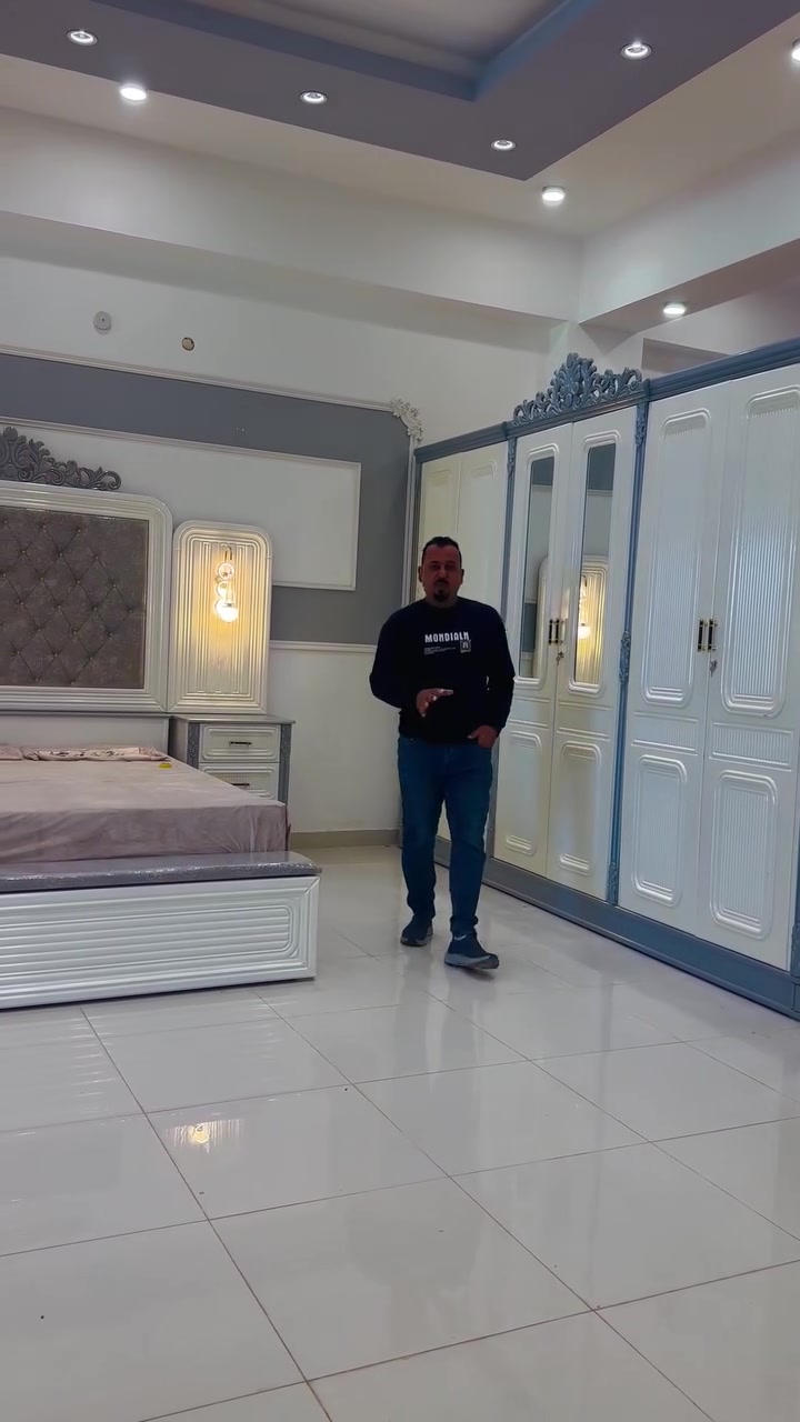 موديل الشروق 

شكل جديد

السعر مليونين و٩٠٠ 

يتكون من ١١ قطعه 

نجاره عراقيه من انتاج شركه الملكه اللاثاث ومفروشات 

ضمن وجبه الدرجه الاولى 

الون اوف وايت تطعيم ذهبي 

الكنتور ٦ باب طابقين 

عرض ٣٣٥سم ارتفاع ٢٧٠ سم 

داخل صاج طبيعي ٤ ملم 

الوجه cnc ١٤ ملم 

الارضيه بلوك صاج ١٨ ملم 

ظهر جرجوبه شد براغي 

زاويه ملابس ملحق بارتفاع الكنتور عرض ١٢٠ سم 

الكنتور وزاويه ملابس ضلع واحد ٤٦٥ سم 

جربايه تصميم تركي كومديات مفصوله 

الكشن بلوك بورد ١٨ ملم ٦ ارجل

شازلون هديه + طابوريه 

مرايا قيافه  هديه 

ميز مرايا تصميم تركي يحتوي علي ٣ مجرات ودبل باب 

جزامه دبل باب + مجر 
كل مجرات هذا موديل سلايت سكك حديد 

خدمه نقل وشد مجانا الى جميع محافظات 

العنوان الانبار الرمادي زنكورهً مقابيل محطه الهدى مجاور لمركز شرطة زنگوره 
للحجز والاستفسار 

***********

***********
