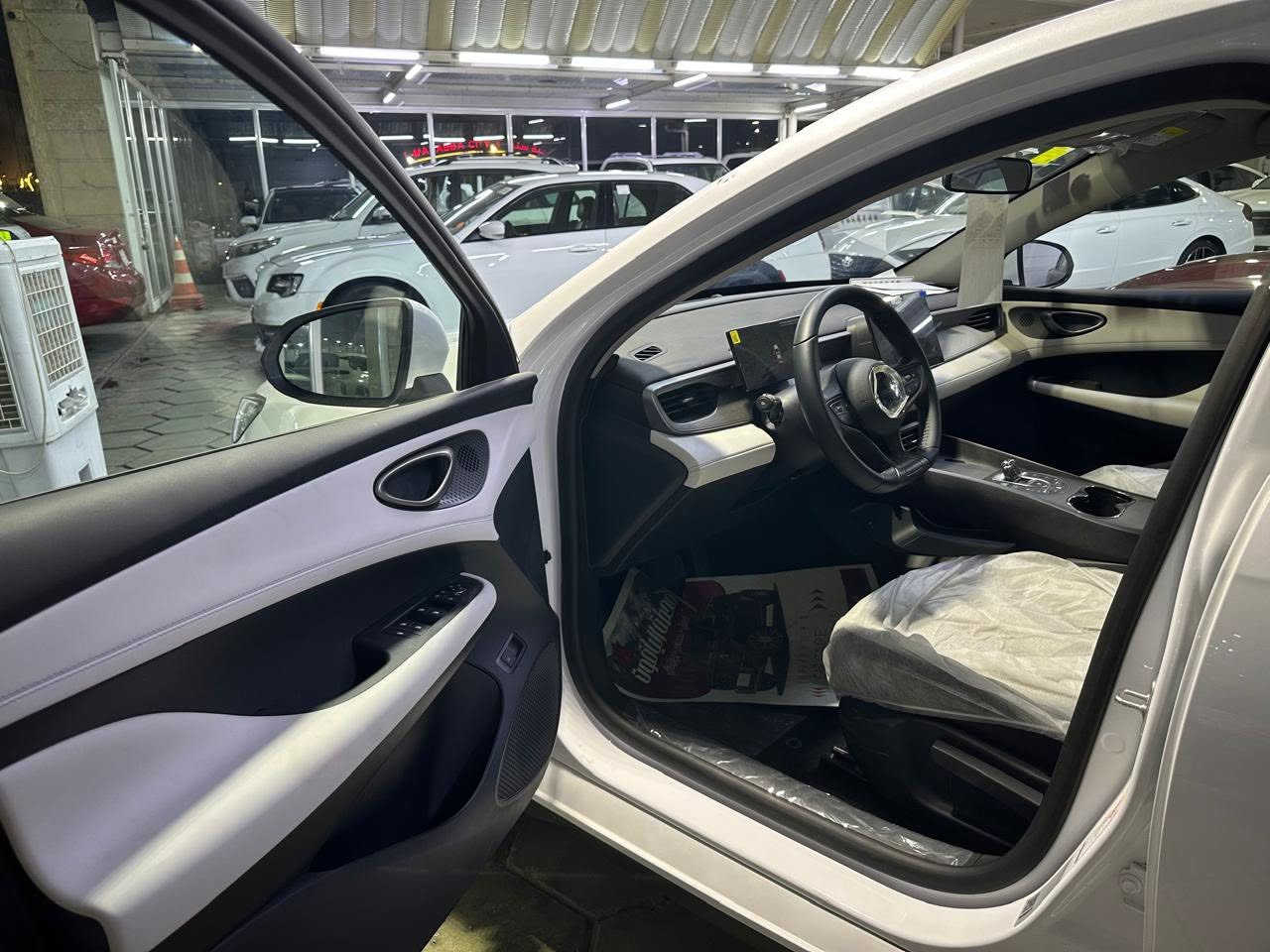 سلام عليكم
Byd سيل 5 زيرووو 2025

السياره كل غراضها كامله بدون اي نقص شاحنه و منفتخ و مثلث و كارت 
رقم بغداد
السياره باسمي تحويل ثاني يوم 
مكاني بغداد حي الجامعه
***********
